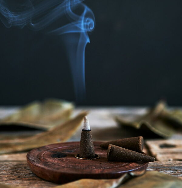 Aromatic incense and smoke for relaxation